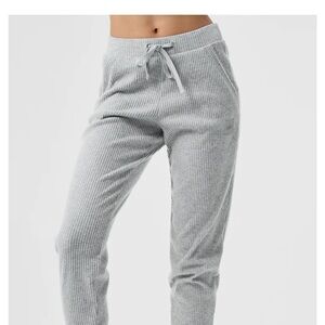 Alo Muse Sweatpants size Medium-heather grey